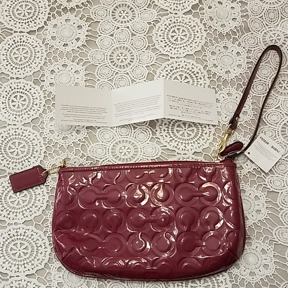 TAKING OFFERS Coach Peyton Patent Leather Wristlet - Picture 2 of 5
